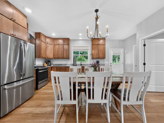 1047 Old County House Rd, Charlotte, TN 37036