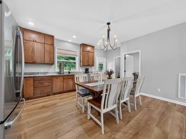 1047 Old County House Rd, Charlotte, TN 37036