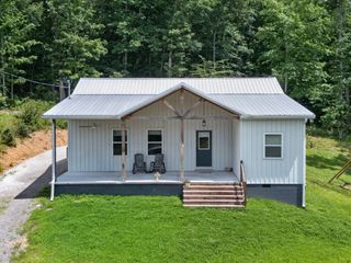 1047 Old County House Rd, Charlotte, TN 37036