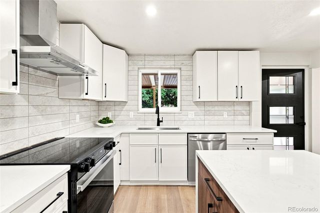 12128 W 62nd Place, Arvada, CO 80004