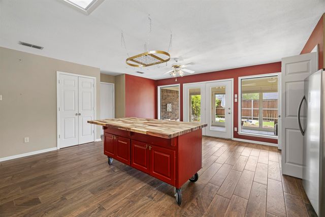 1 Friendswood Dr., Longview, TX 75605