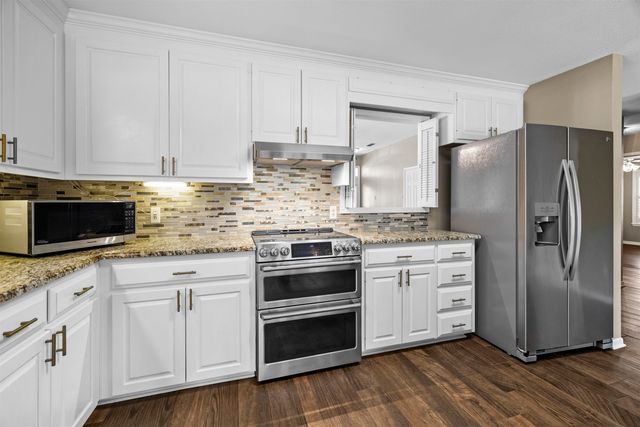 1 Friendswood Dr., Longview, TX 75605