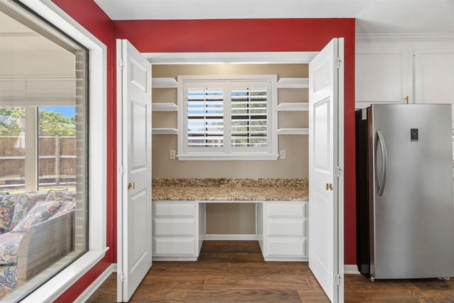 1 Friendswood Dr., Longview, TX 75605