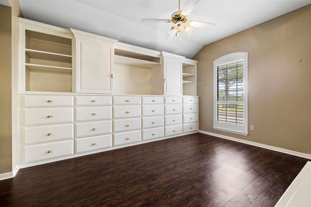 1 Friendswood Dr., Longview, TX 75605