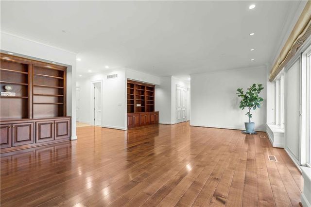 400 W 49th Terrace 2034, Kansas City, MO 64112