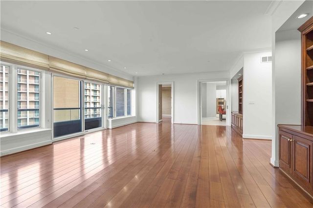 400 W 49th Terrace 2034, Kansas City, MO 64112