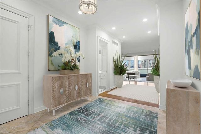 400 W 49th Terrace 2034, Kansas City, MO 64112