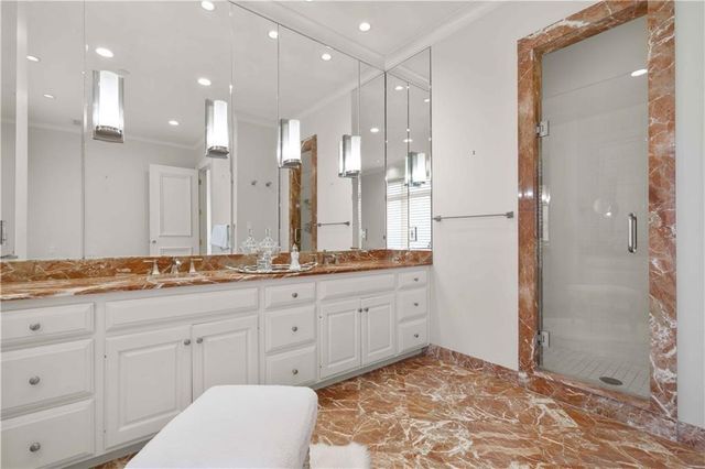 400 W 49th Terrace 2034, Kansas City, MO 64112