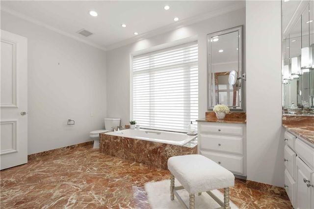 400 W 49th Terrace 2034, Kansas City, MO 64112