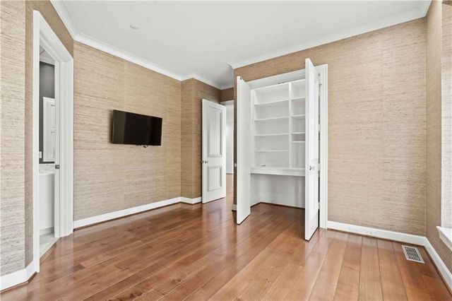 400 W 49th Terrace 2034, Kansas City, MO 64112