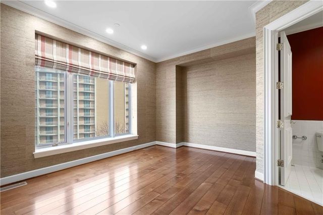 400 W 49th Terrace 2034, Kansas City, MO 64112