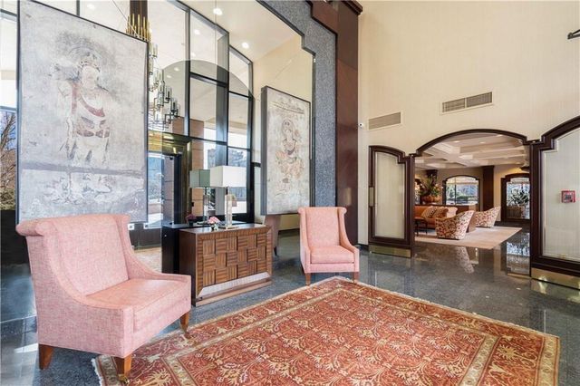 400 W 49th Terrace 2034, Kansas City, MO 64112