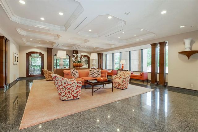 400 W 49th Terrace 2034, Kansas City, MO 64112