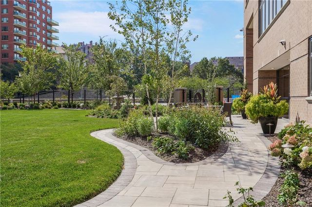 400 W 49th Terrace 2034, Kansas City, MO 64112