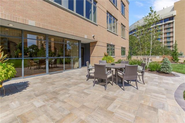 400 W 49th Terrace 2034, Kansas City, MO 64112