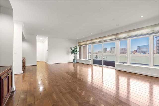 400 W 49th Terrace 2034, Kansas City, MO 64112