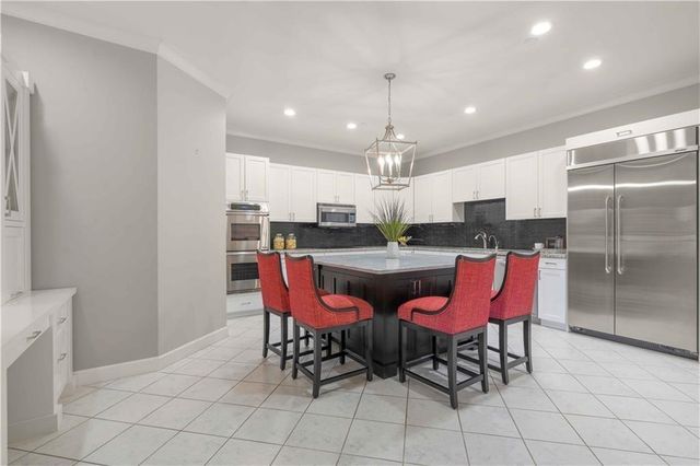 400 W 49th Terrace 2034, Kansas City, MO 64112