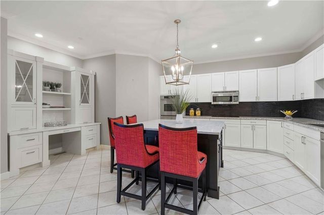 400 W 49th Terrace 2034, Kansas City, MO 64112