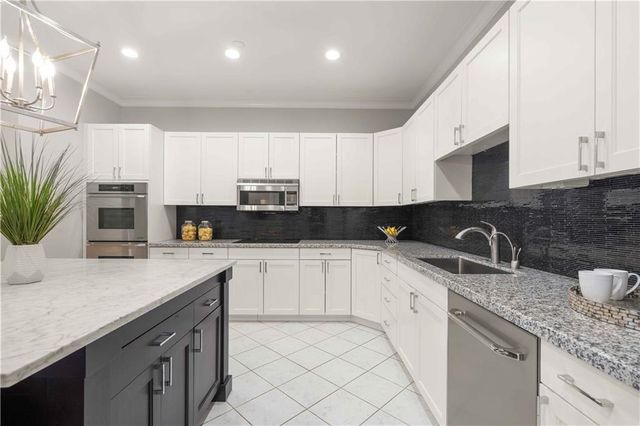 400 W 49th Terrace 2034, Kansas City, MO 64112