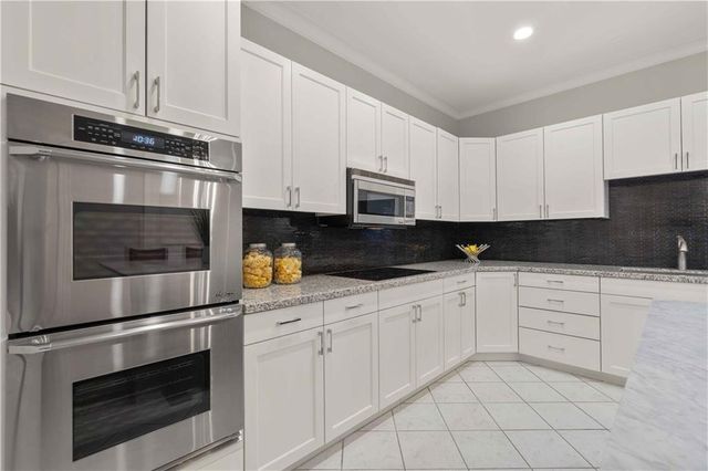 400 W 49th Terrace 2034, Kansas City, MO 64112