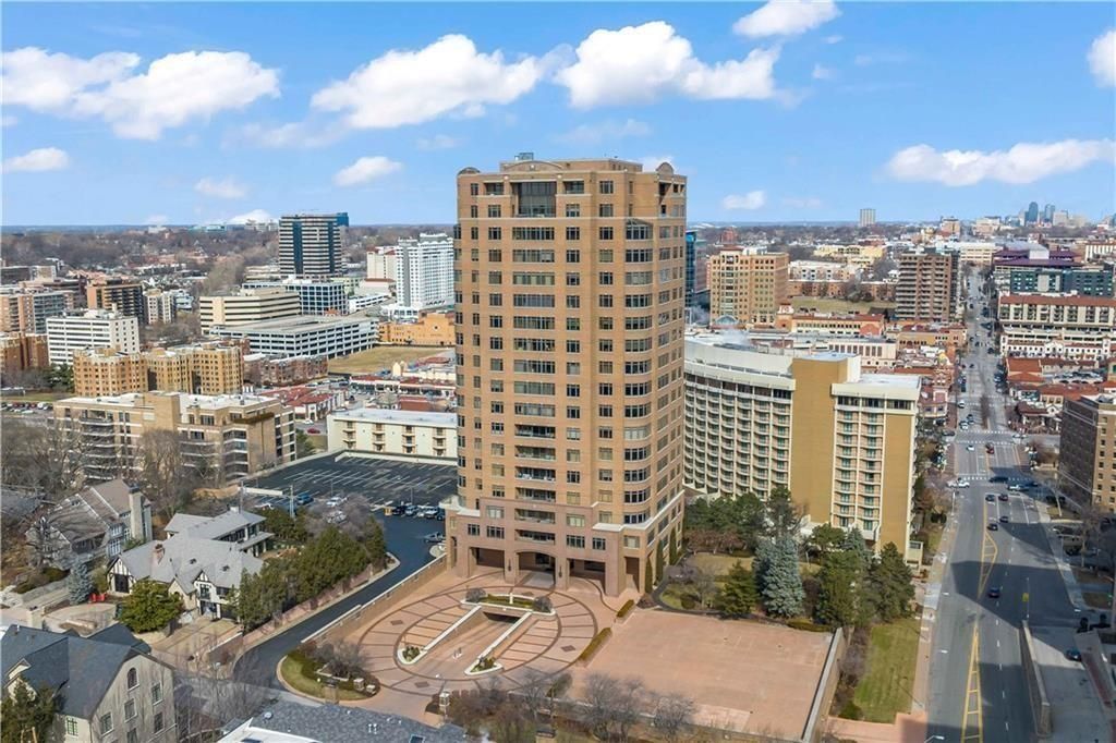 400 W 49th Terrace 2034, Kansas City, MO 64112
