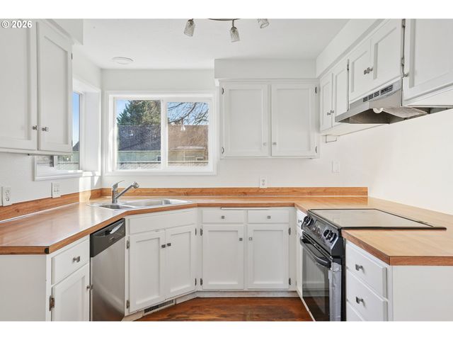 495 ANGELEE Ct, Lebanon, OR 97355