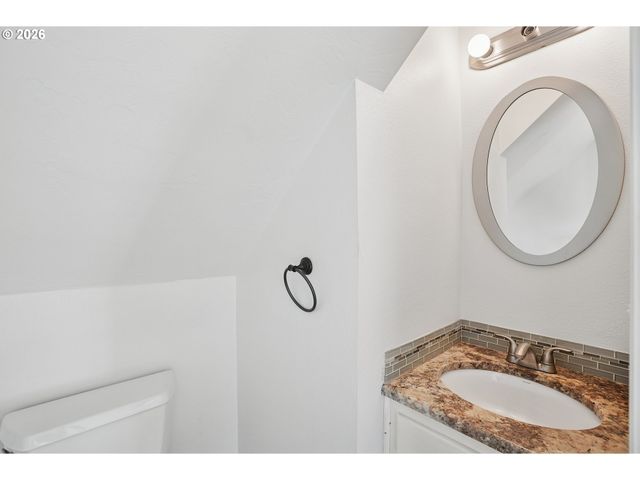 495 ANGELEE Ct, Lebanon, OR 97355