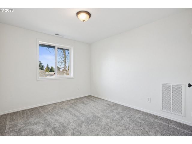 495 ANGELEE Ct, Lebanon, OR 97355