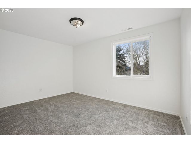 495 ANGELEE Ct, Lebanon, OR 97355