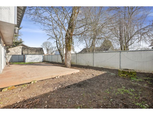 495 ANGELEE Ct, Lebanon, OR 97355