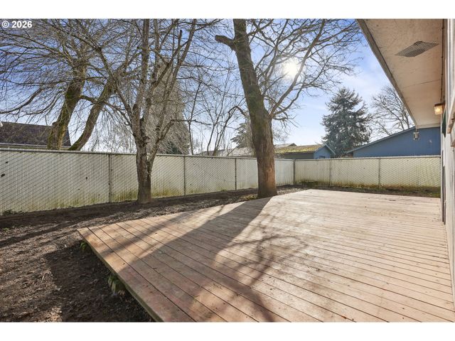 495 ANGELEE Ct, Lebanon, OR 97355