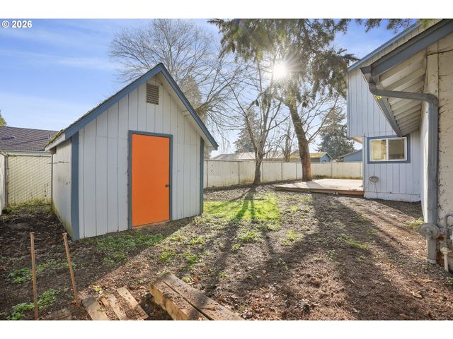 495 ANGELEE Ct, Lebanon, OR 97355