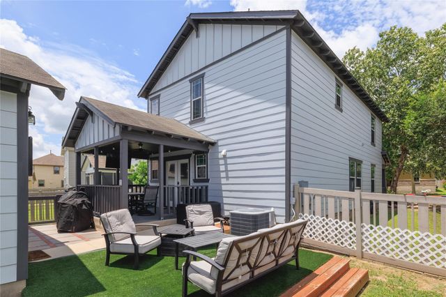 2158 Herzog, Kyle, TX 78640