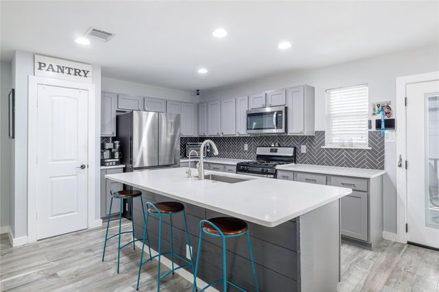 2158 Herzog, Kyle, TX 78640