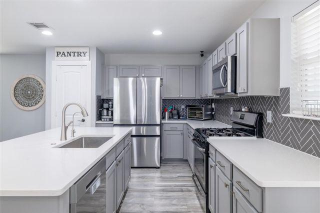 2158 Herzog, Kyle, TX 78640
