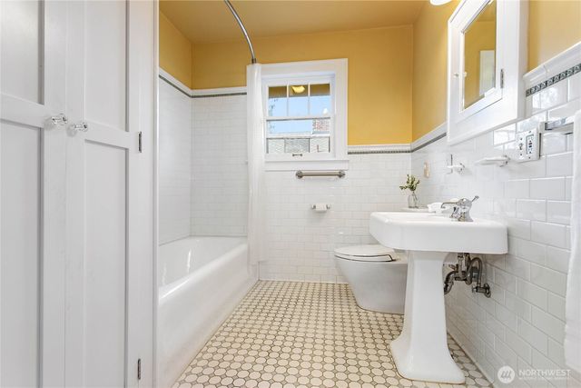 2209 Eldridge Avenue, Bellingham, WA 98225