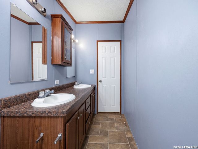 135 Savannah Ridge, Von Ormy, TX 78073
