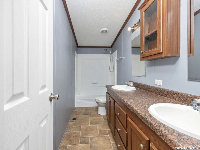 135 Savannah Ridge, Von Ormy, TX 78073