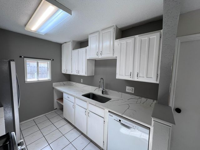 15811 Beechnut Street, Houston, TX 77083