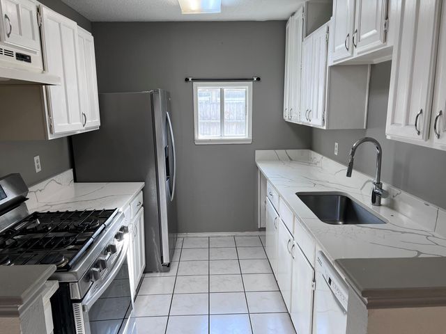 15811 Beechnut Street, Houston, TX 77083
