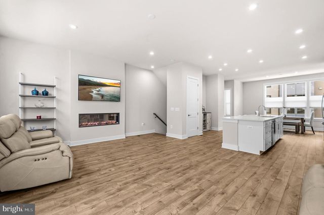 2433 LIBERTY LOOP, Herndon, VA 20171