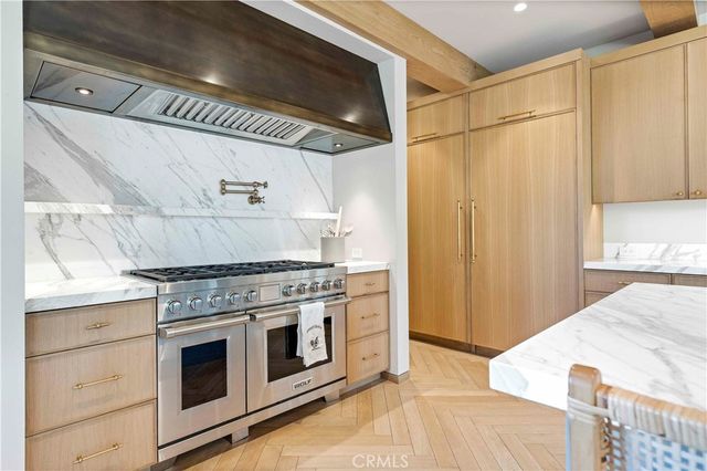 2571 Vista, Newport Beach, CA 92663