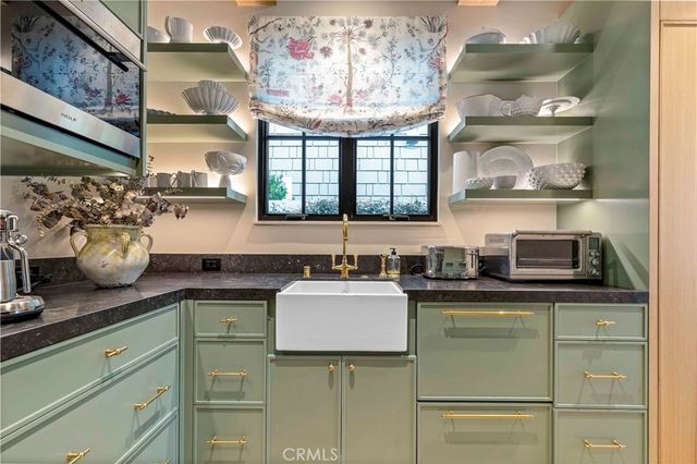 2571 Vista, Newport Beach, CA 92663