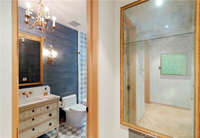 2571 Vista, Newport Beach, CA 92663