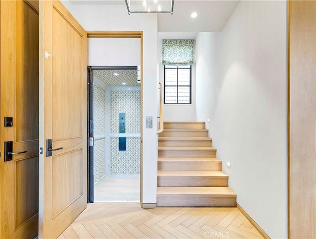 2571 Vista, Newport Beach, CA 92663