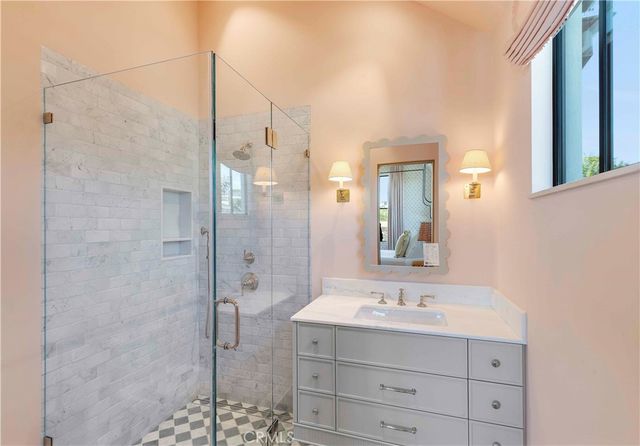 2571 Vista, Newport Beach, CA 92663