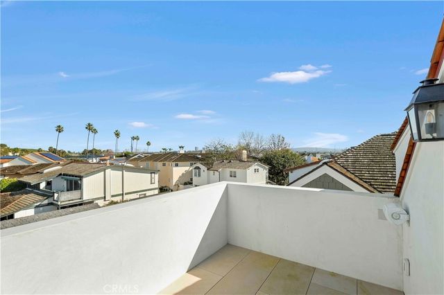 2571 Vista, Newport Beach, CA 92663