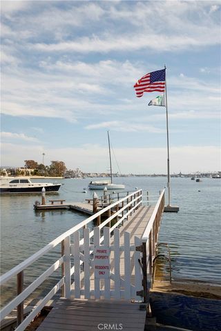 2571 Vista, Newport Beach, CA 92663