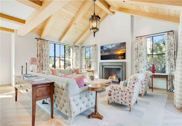 2571 Vista, Newport Beach, CA 92663