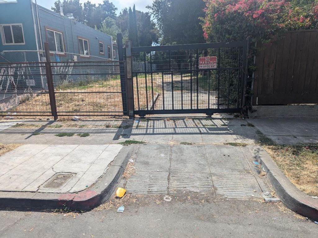 9425 Sunnyside Street, Oakland, CA 94603